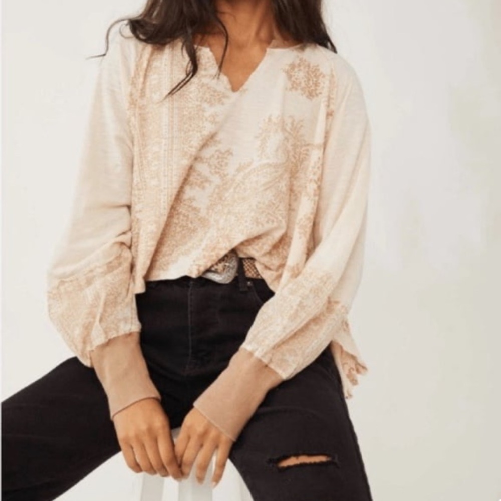 VGUC Free people small true perfection shirt top paisley almond milk high low